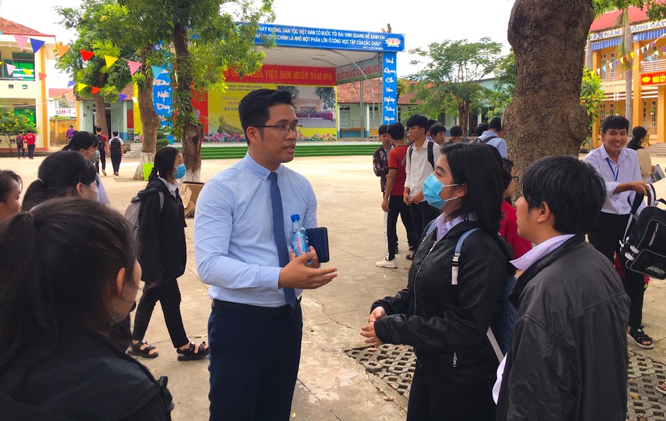 Bình Phước: Tư vấn 15.000 học sinh THPT hướng ra nghề nghiệp - 4 Bình Phước: Tư vấn 15.000 học sinh THPT hướng ra nghề nghiệp - 4