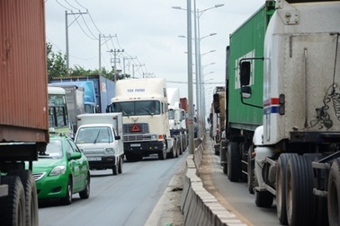 Bộ GTVT đề nghị TPHCM xây cầu vượt để "xóa" ùn tắc tại cảng Cát Lái