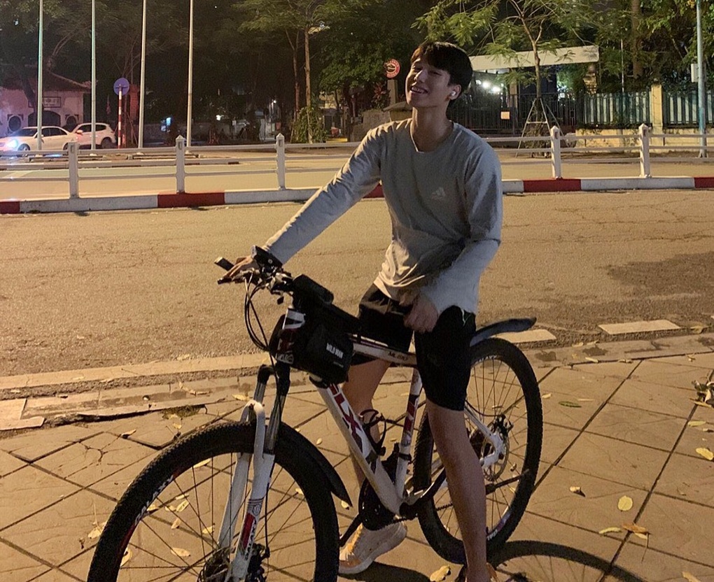 Nam sinh Kinh tế quốc dân hút nhiều fan nữ vì thân hình như người mẫu - 7 Nam sinh Kinh tế quốc dân hút nhiều fan nữ vì thân hình như người mẫu - 7