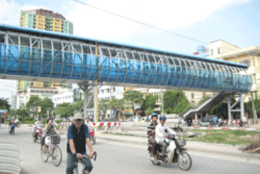 Thông cầu bộ hành đường Nguyễn Chí Thanh và Nguyễn Văn Cừ