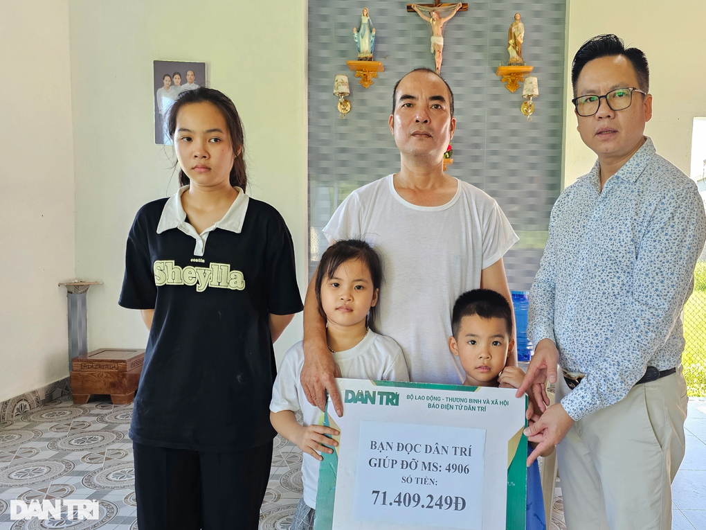 Hoàn cảnh vợ mất, chồng ung thư, 3 con đi ở nhờ đón nhận quà của bạn đọc - 1 Hoàn cảnh vợ mất, chồng ung thư, 3 con đi ở nhờ đón nhận quà của bạn đọc - 1