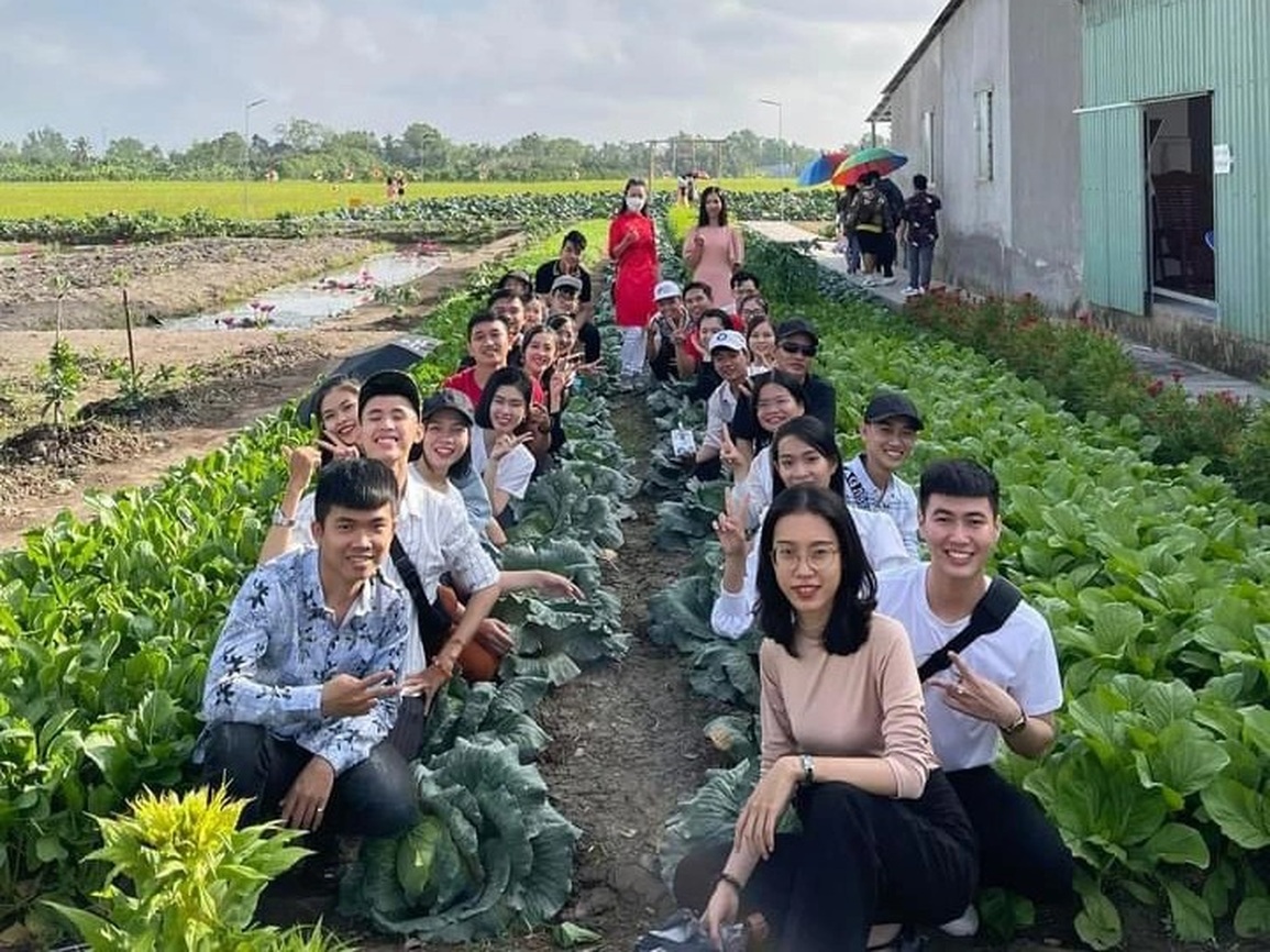 Giám đốc chi chục tỷ xây đường trả lời câu hỏi tiền nhiều để làm gì? - 2