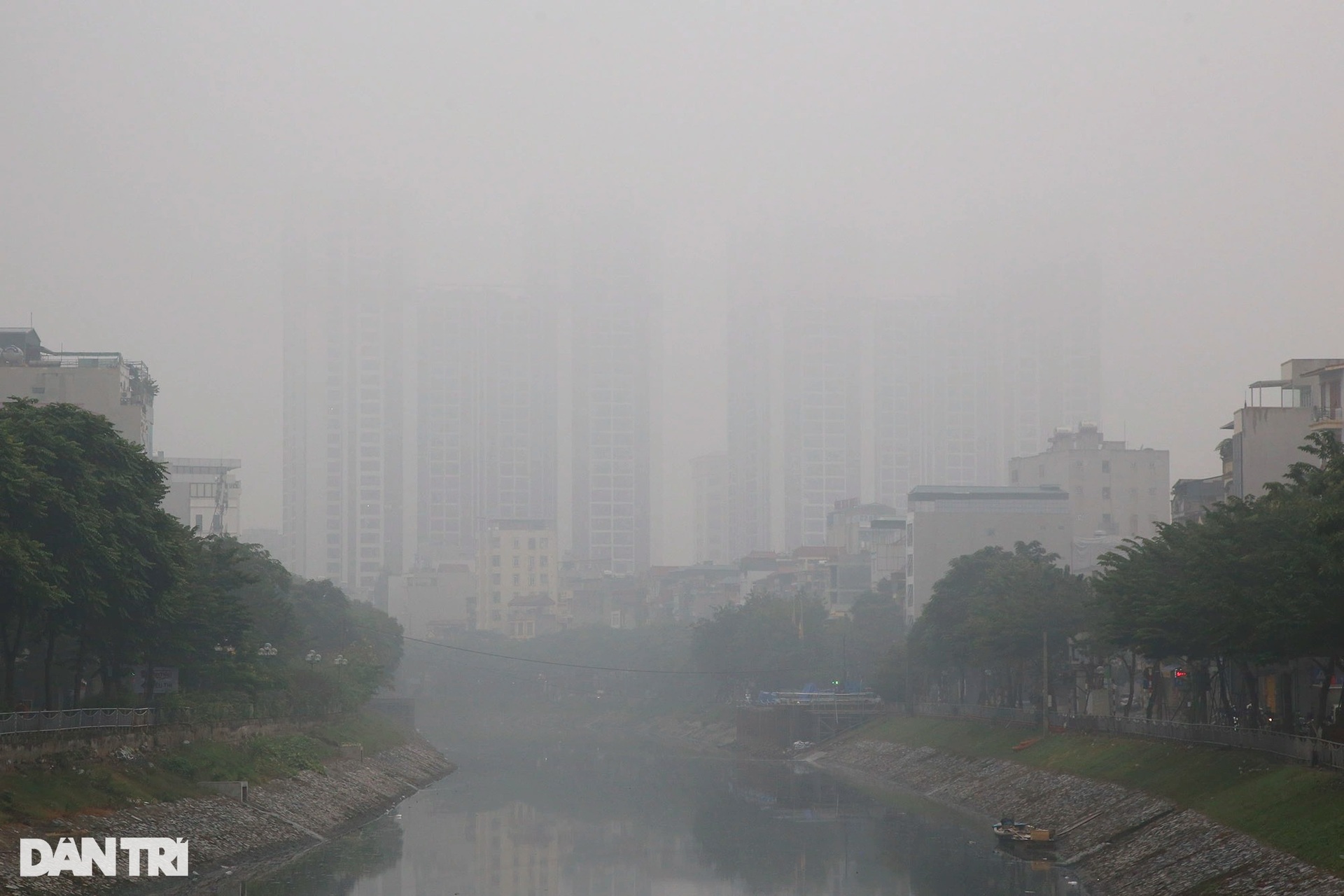 Mưa rét, sương mù bao phủ dày đặc Hà Nội ngày cuối tuần - 11 Mưa rét, sương mù bao phủ dày đặc Hà Nội ngày cuối tuần - 11