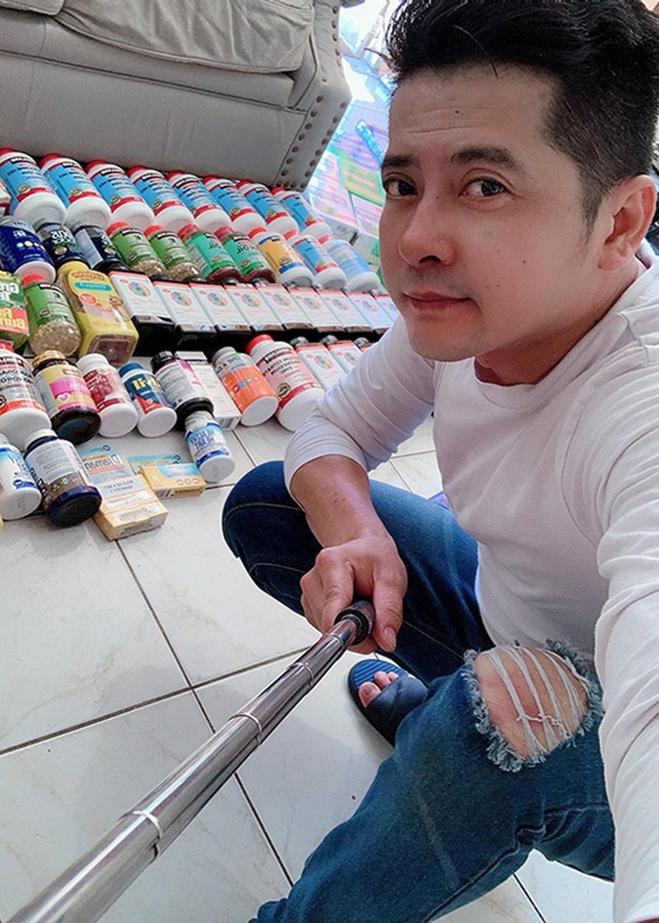 Góc khuất đằng sau cuộc sống sang chảnh của nghệ sĩ Việt tại Mỹ - 3 Góc khuất đằng sau cuộc sống sang chảnh của nghệ sĩ Việt tại Mỹ - 3