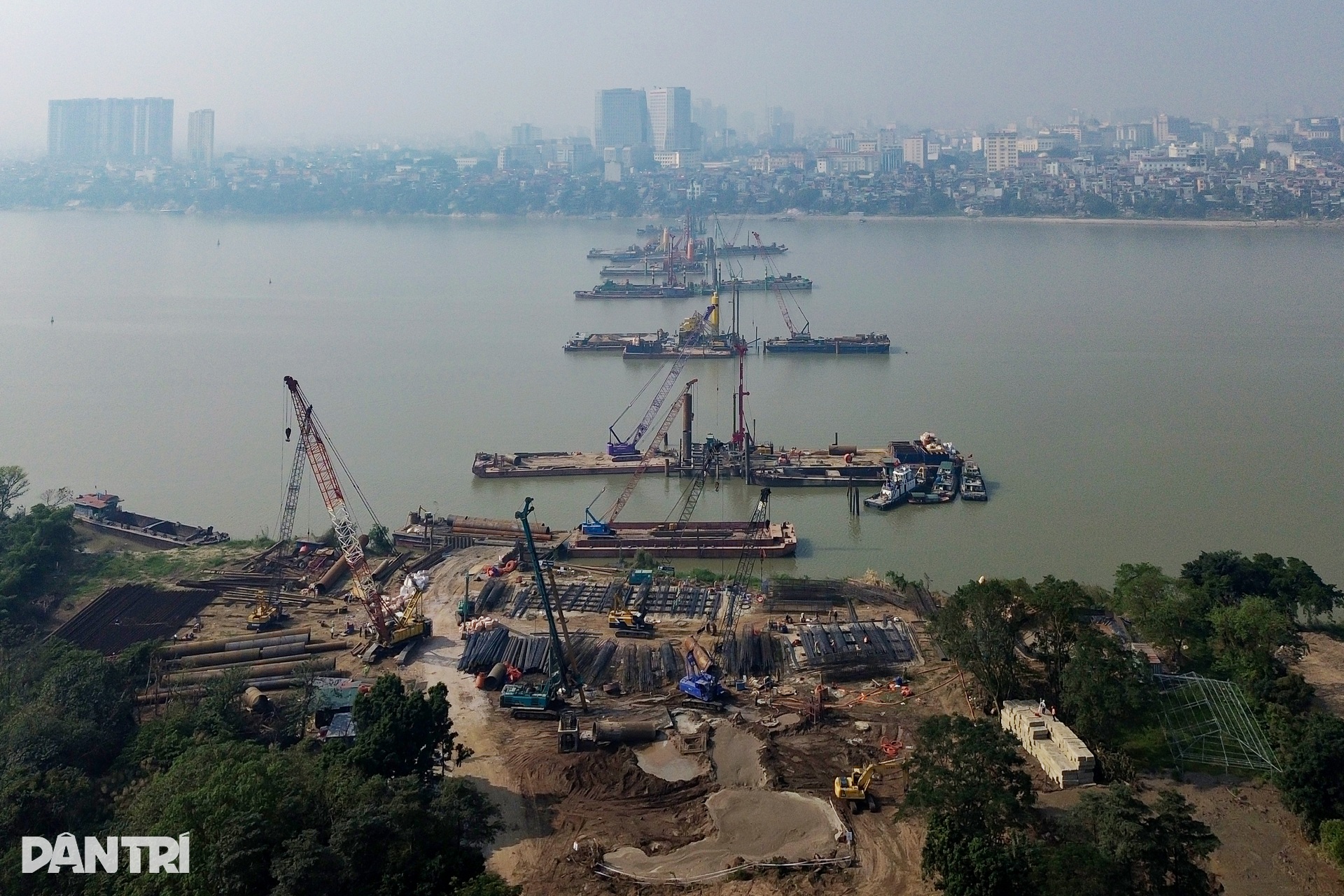 Người dân gấp rút dọn dẹp, giải phóng mặt bằng dự án cầu Trần Hưng Đạo - 15 Người dân gấp rút dọn dẹp, giải phóng mặt bằng dự án cầu Trần Hưng Đạo - 15