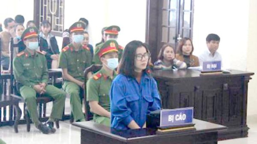Dùng chiêu vác bao tải tiền đi vay, hot girl chiếm đoạt hơn 330 tỷ đồng - 1 Dùng chiêu vác bao tải tiền đi vay, hot girl chiếm đoạt hơn 330 tỷ đồng - 1