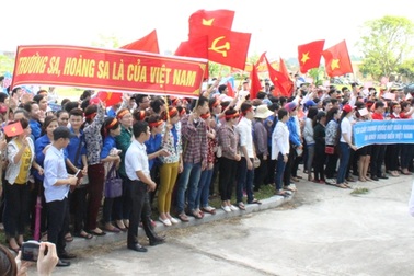 Hơn 1.000 HS, SV mít tinh phản đối Trung Quốc đặt giàn khoan trái phép