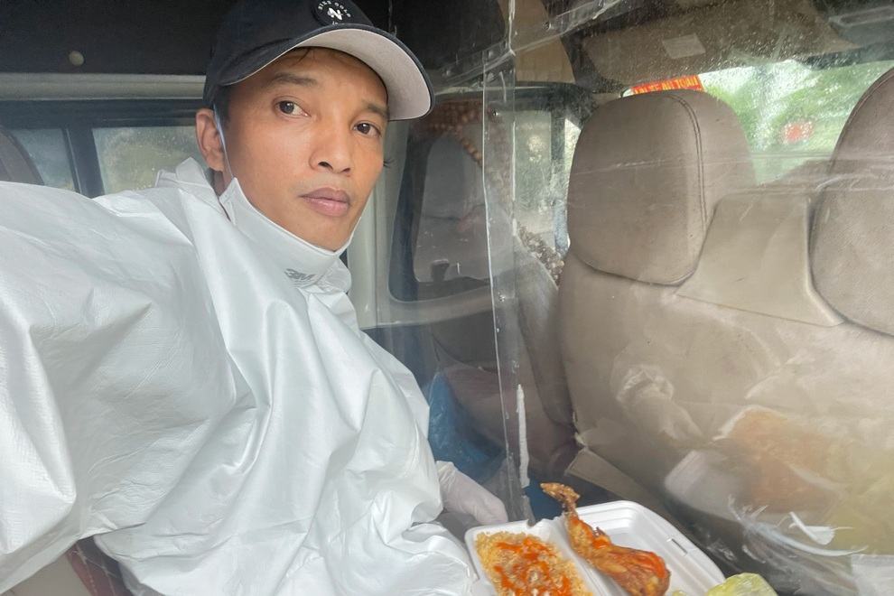 Thầy giáo chở hàng trăm học trò miền núi về thành phố điều trị Covid-19 - 4