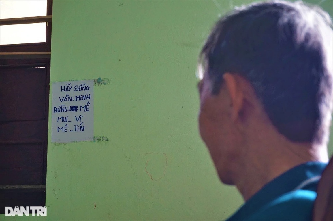 Cuộc sống người đàn ông 19 năm ôm xác vợ ngủ bây giờ ra sao? - 11 Cuộc sống người đàn ông 19 năm ôm xác vợ ngủ bây giờ ra sao? - 11