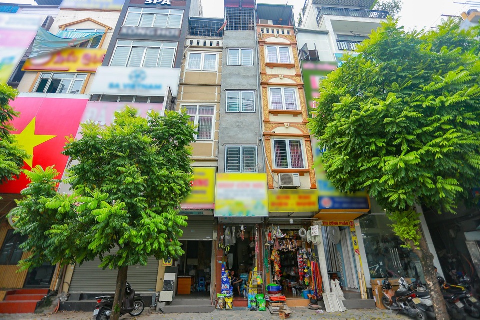 Cuộc sống đối nghịch trong căn nhà “siêu nhỏ” 7,5 m2 giá 3 tỷ đồng ở Hà Nội - 9 Cuộc sống đối nghịch trong căn nhà “siêu nhỏ” 7,5 m2 giá 3 tỷ đồng ở Hà Nội - 9