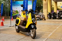Giá xe máy điện giảm mạnh trong khi xe xăng có nguy cơ bị "siết" khí thải