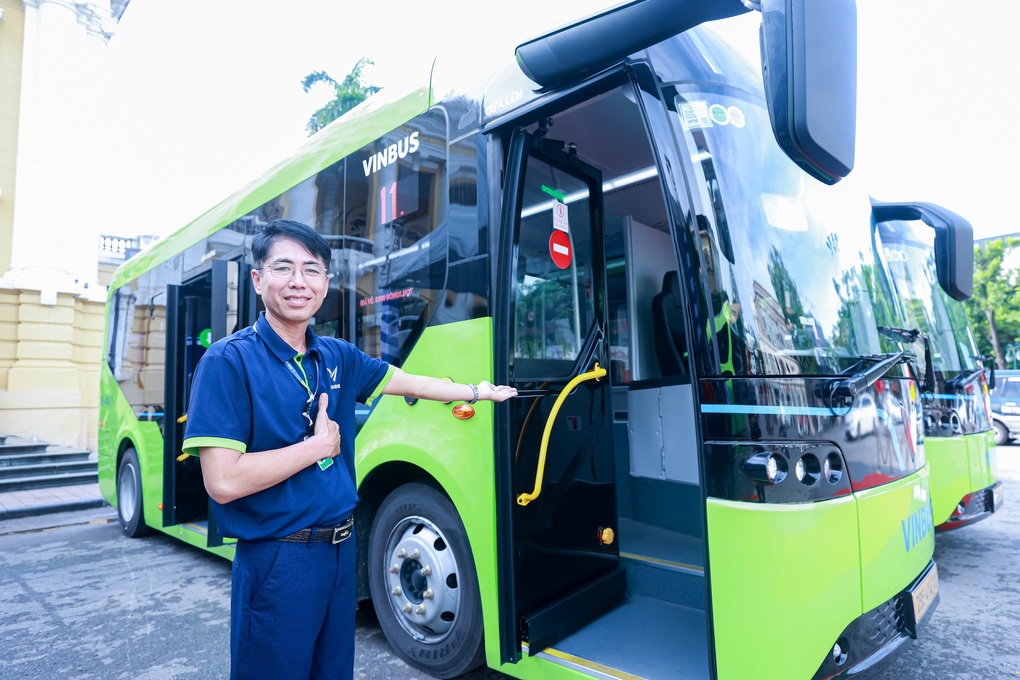 VinBus khai trương tuyến buýt điện miễn phí E11 tại Hà Nội - 3 VinBus khai trương tuyến buýt điện miễn phí E11 tại Hà Nội - 3