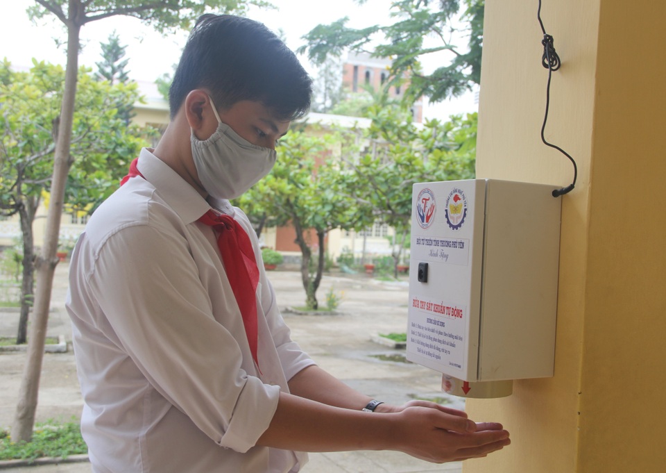 Nhiều trường áp dụng biện pháp mạnh phòng dịch đón học sinh - 23 Nhiều trường áp dụng biện pháp mạnh phòng dịch đón học sinh - 23