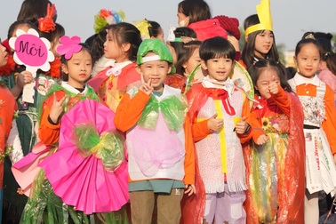 Kun truyền thông điệp bảo vệ môi trường trong ngày hội "Làm việc tốt" tại Hưng Yên