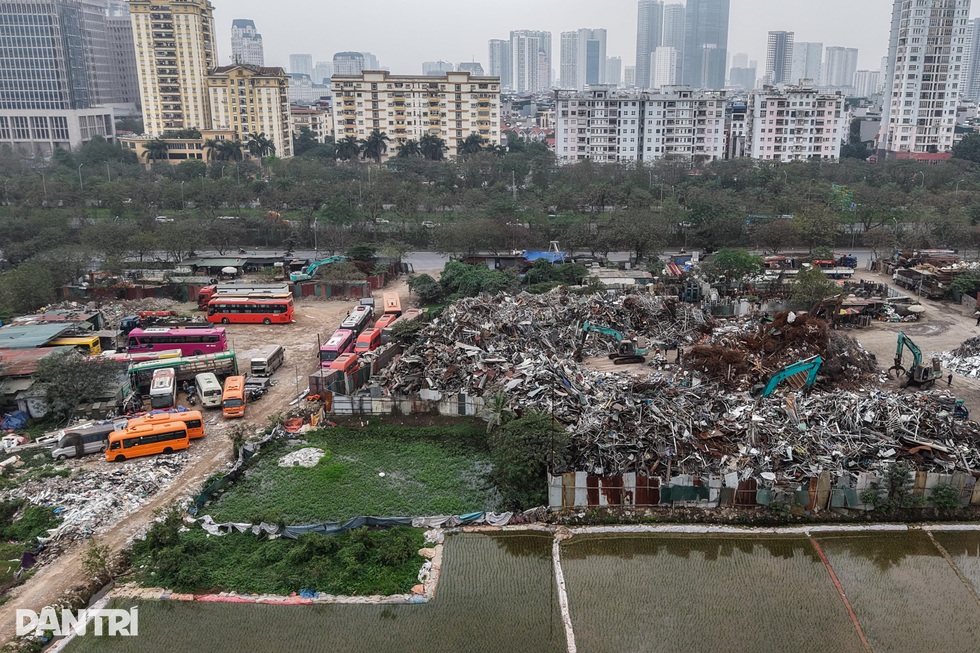 Ai đứng sau hàng chục kho, bãi trái phép trên đất nông nghiệp? - 1