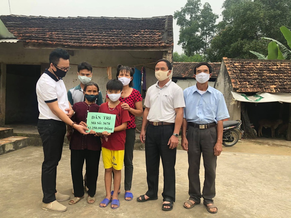 Hơn 80 triệu đồng đến với người phụ nữ cầu xin cho con trai đường sống - 2 Hơn 80 triệu đồng đến với người phụ nữ cầu xin cho con trai đường sống - 2