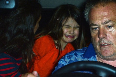 Suri Cruise dằn dỗi với mẹ Katie Holmes