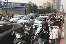 Xe máy “lèn chặt” trên tuyến đường Hà Nội dự định... cấm xe máy
