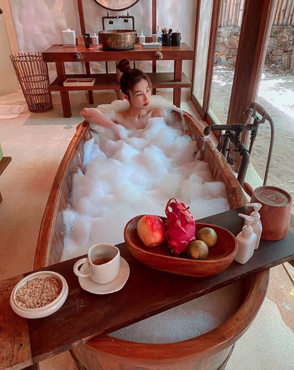Phan Linh “Tình yêu và tham vọng” diện bikini bên bạn trai doanh nhân - 7 Phan Linh “Tình yêu và tham vọng” diện bikini bên bạn trai doanh nhân - 7