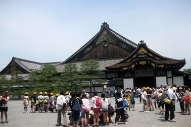 Hoàng cung Kyoto - địa điểm không thể bỏ qua khi đến Nhật Bản