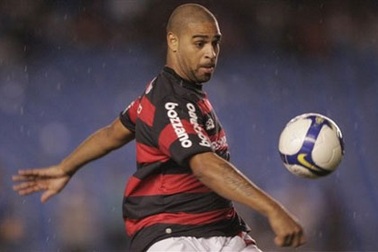 Milan phủ nhận liên hệ với Adriano