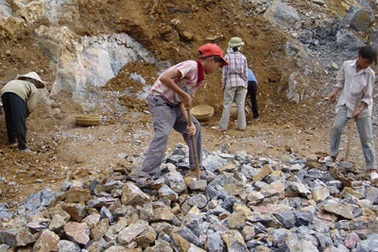 Cấm sử dụng lao động chưa thành niên làm việc độc hại