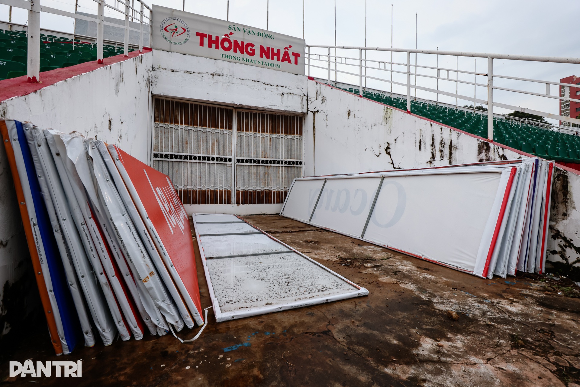 Sân vận động lâu đời nhất Việt Nam xuống cấp nghiêm trọng - 3 Sân vận động lâu đời nhất Việt Nam xuống cấp nghiêm trọng - 3