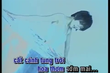 Trần Thu Hà hát "Em về tinh khôi"