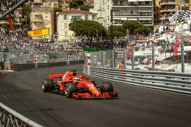 Đến thiên đường Monaco xem đua xe F1 và ngắm… bikini