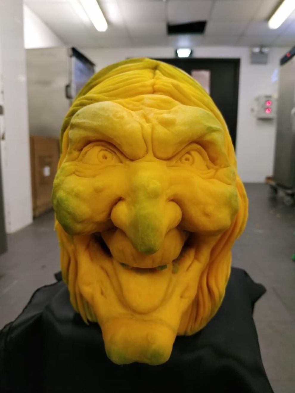 Chàng trai hô biến quả bí đỏ thành tác phẩm ấn tượng mùa Halloween - 7 Chàng trai hô biến quả bí đỏ thành tác phẩm ấn tượng mùa Halloween - 7
