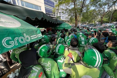 Hiệp hội taxi Hà Nội: Grab đã "biến hình", không phải kinh tế chia sẻ