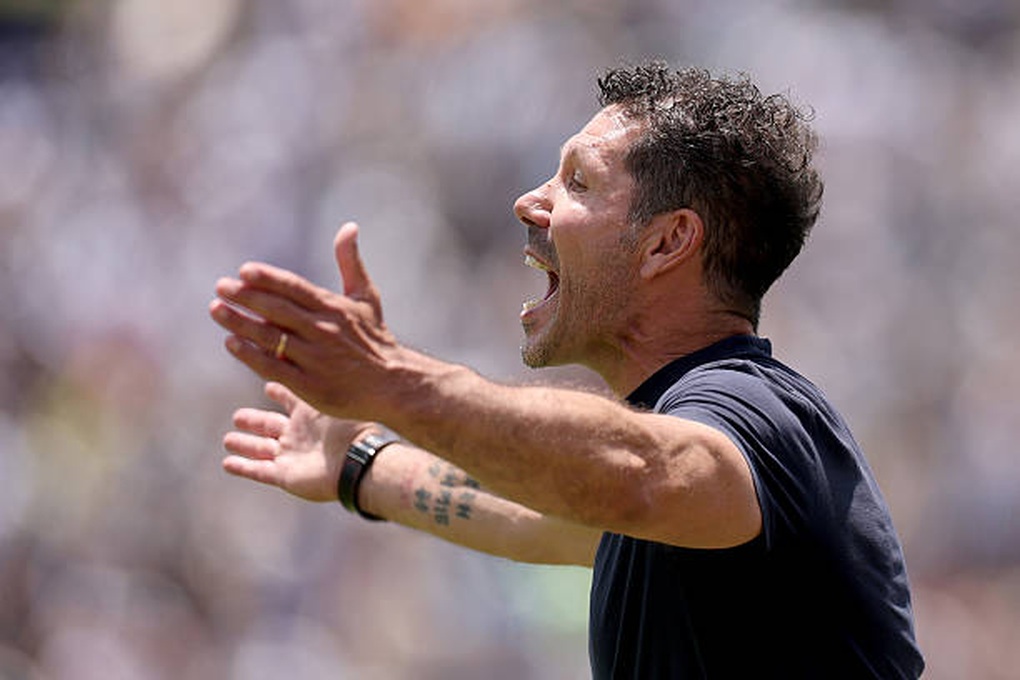 Atletico bị loại ở FIFA Club World Cup, HLV Simeone chỉ trích trọng tài - 3 Atletico bị loại ở FIFA Club World Cup, HLV Simeone chỉ trích trọng tài - 3