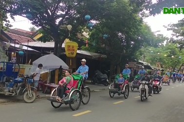 Người dân diễu hành mừng Hội An gia nhập mạng lưới các thành phố sáng tạo