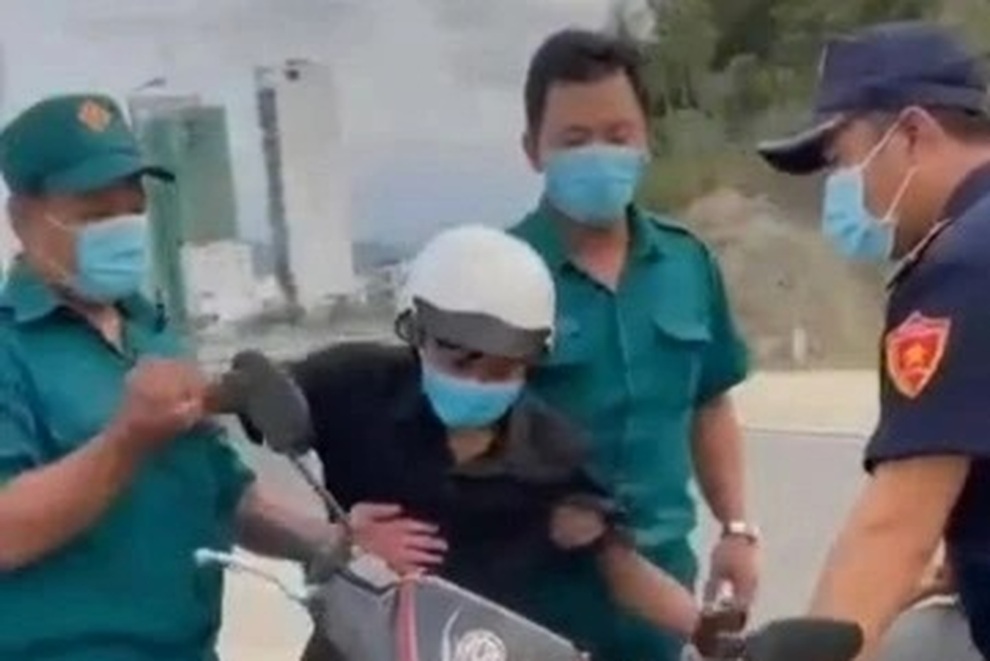 Thanh niên vụ bánh mì không phải thực phẩm lại bị xử phạt vì ra đường - 1 Thanh niên vụ bánh mì không phải thực phẩm lại bị xử phạt vì ra đường - 1