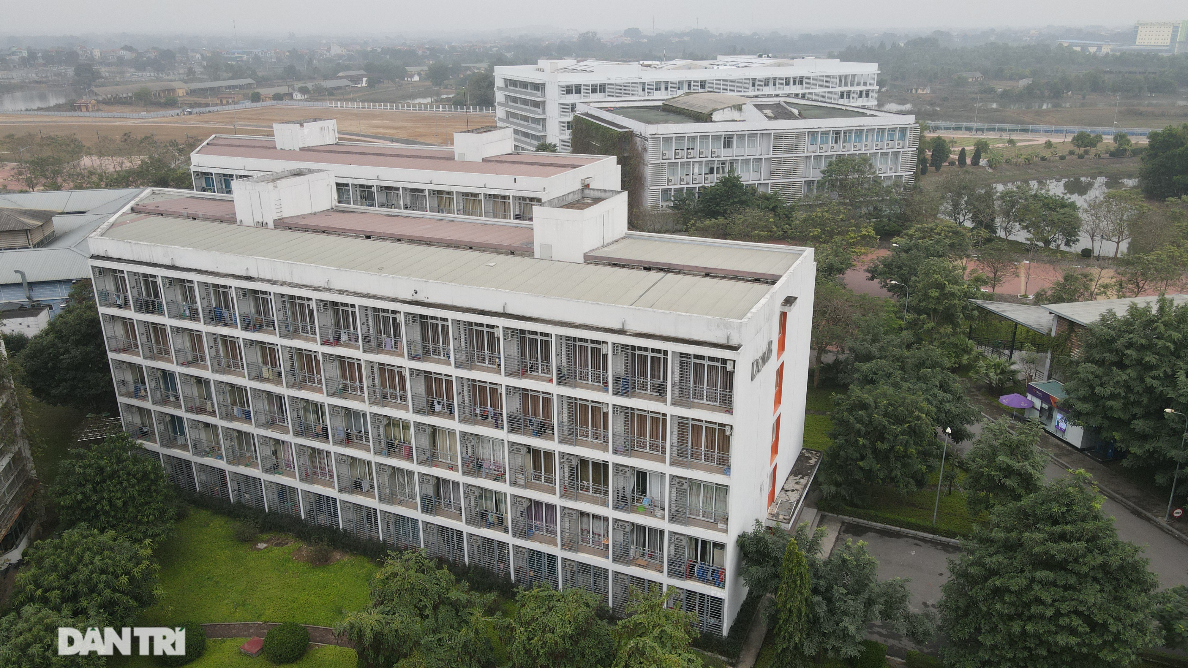 Sinh viên Đại học FPT tự giác đến trường cách ly sau khi có ca Covid-19 - 2 Sinh viên Đại học FPT tự giác đến trường cách ly sau khi có ca Covid-19 - 2