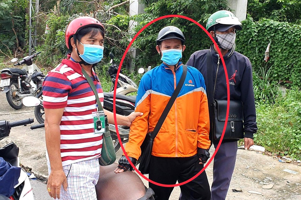 Hiệp sĩ Bình Dương giữ kẻ đột nhập cabin xe tải trộm hơn 300 triệu đồng - 1 Hiệp sĩ Bình Dương giữ kẻ đột nhập cabin xe tải trộm hơn 300 triệu đồng - 1