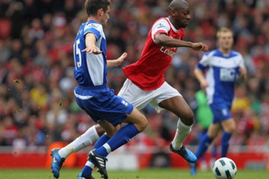 Arsenal lại tiếp tục “đi săn” hậu vệ