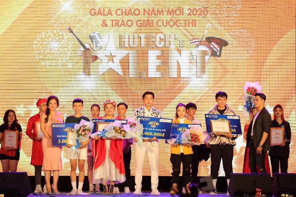 Nhiều thí sinh chọn xét tuyển học bạ sau khi kết thúc kỳ thi tốt nghiệp THPT - 4 Nhiều thí sinh chọn xét tuyển học bạ sau khi kết thúc kỳ thi tốt nghiệp THPT - 4