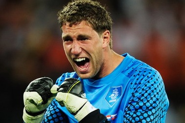 Stekelenburg muốn thay thế Van der Sar ở MU