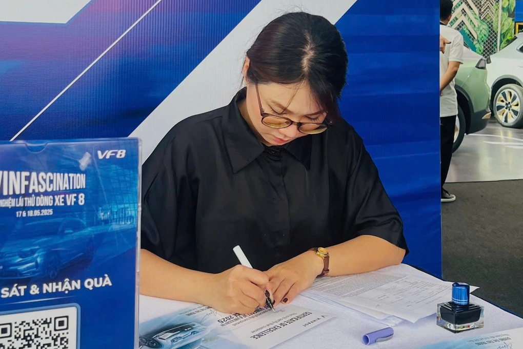 Cô gái 9X kiếm bộn tiền nhờ chữ đẹp, khách chốt đơn liên tục - 3