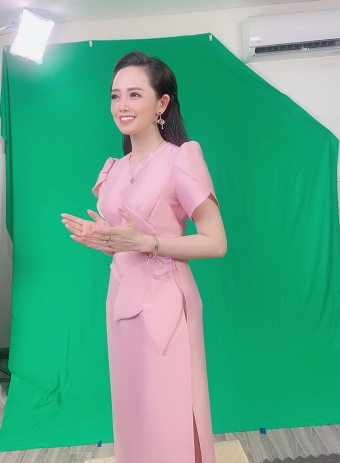 Sau khi chia tay người tình đồng giới, cuộc sống của MC Ngọc Trang ra sao? - Ảnh 7. Sau khi chia tay người tình đồng giới, cuộc sống của MC Ngọc Trang ra sao? - Ảnh 7.