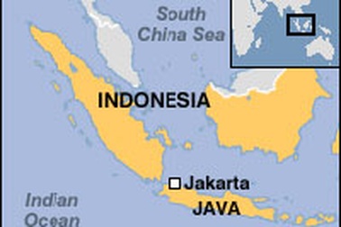 Sóng to nhấn chìm phà tại Indonesia