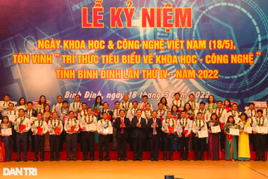 Tôn vinh 59 trí thức có nhiều đóng góp về khoa học và công nghệ