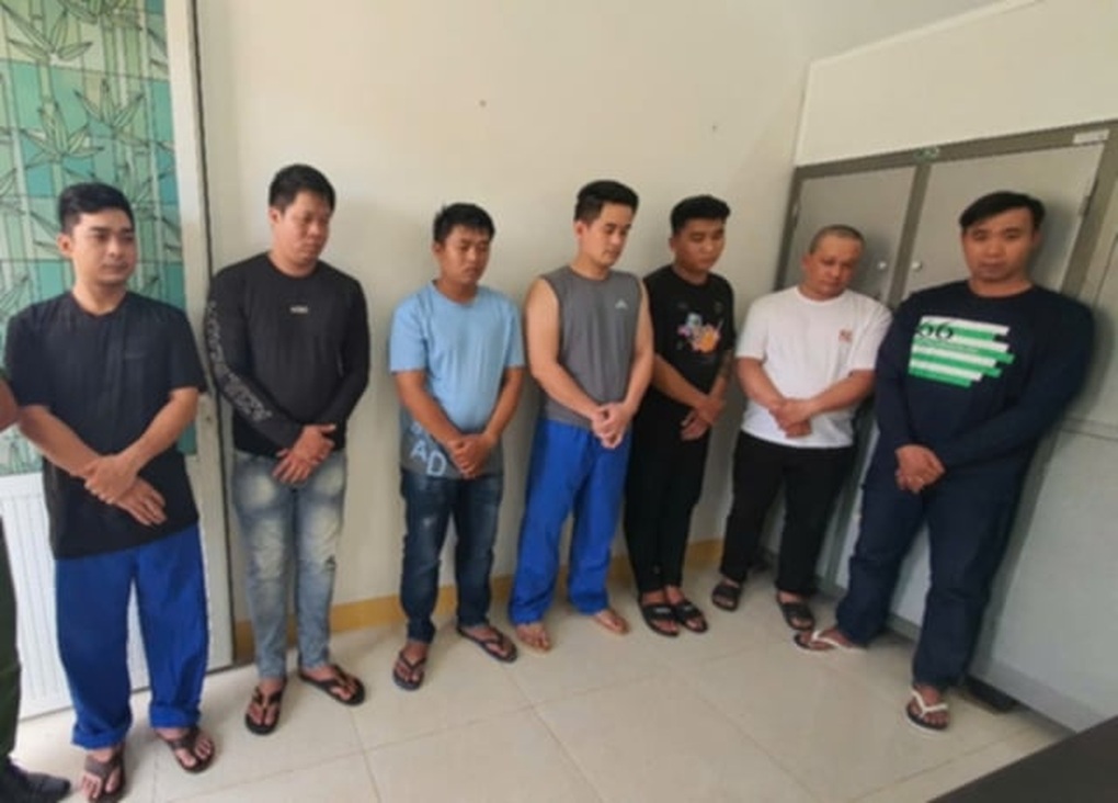 Hơn 300 chiến sĩ công an truy bắt nhóm côn đồ đập phá quán phở - 1 Hơn 300 chiến sĩ công an truy bắt nhóm côn đồ đập phá quán phở - 1