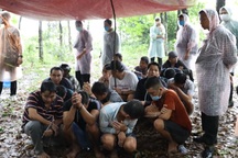 Đột kích sòng bạc trong vườn cao su, bắt giữ 60 người