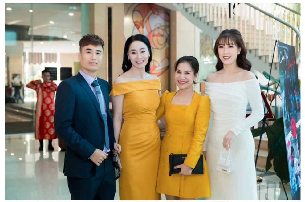 Bà Xuân Quách Thu Phương tái ngộ bà Bích Tú Oanh trong phim mới - 1 Bà Xuân Quách Thu Phương tái ngộ bà Bích Tú Oanh trong phim mới - 1