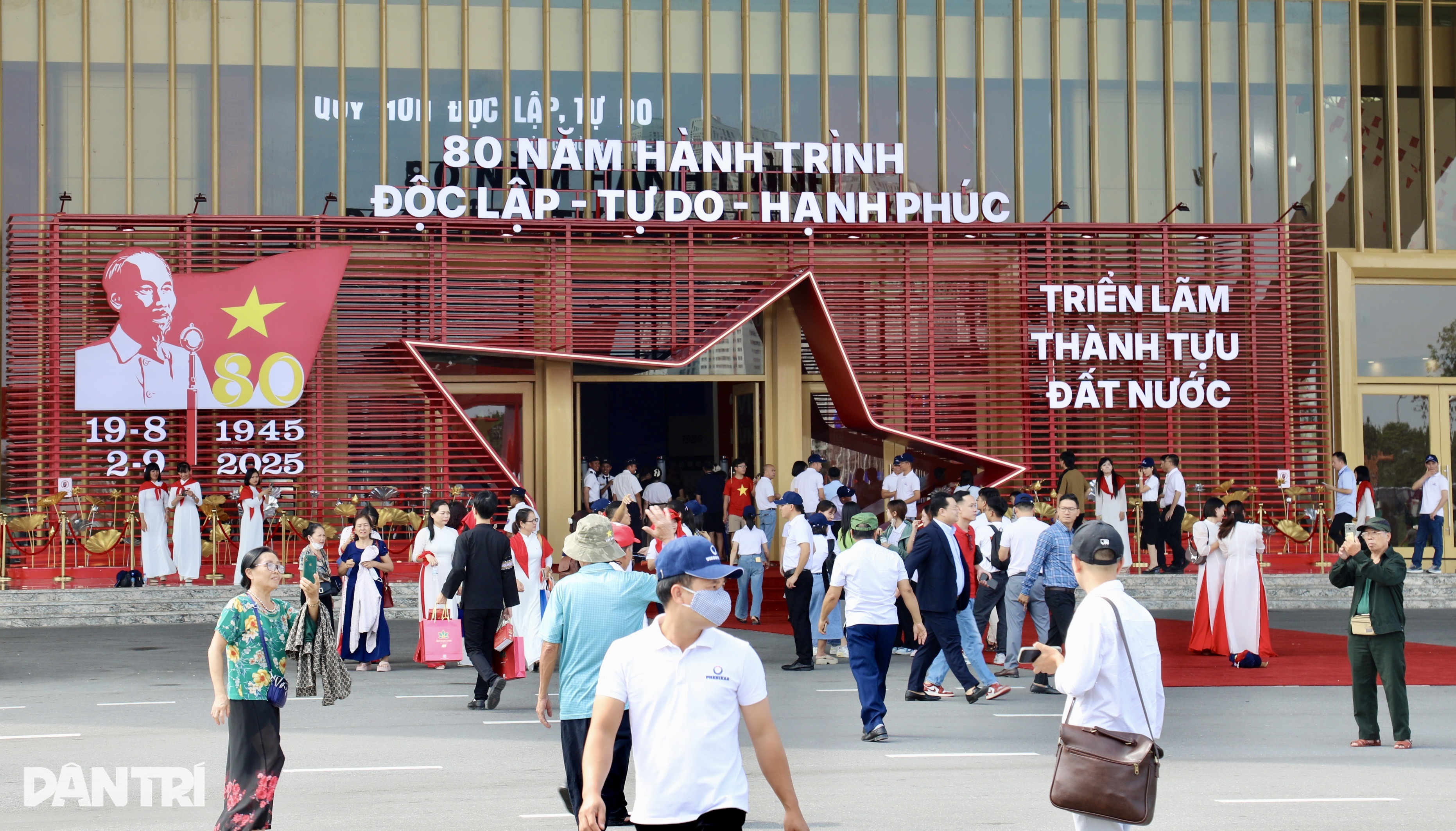 Các điểm check-in không thể bỏ lỡ tại triển lãm Thành tựu đất nước - 1