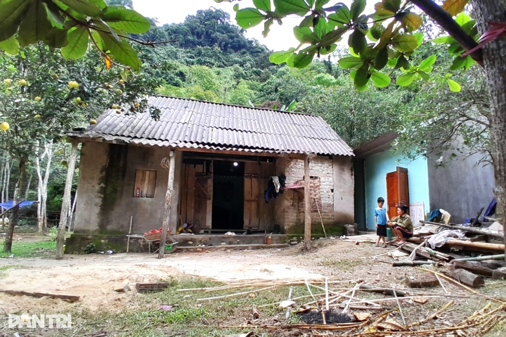 Mẹ bỏ đi, bố bị bệnh hiểm nghèo, con trai 9 tuổi sống trong nghèo khó - 7 Mẹ bỏ đi, bố bị bệnh hiểm nghèo, con trai 9 tuổi sống trong nghèo khó - 7