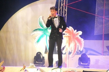 Đàm Vĩnh Hưng hát nhạc quê hương da diết bên đầm phá