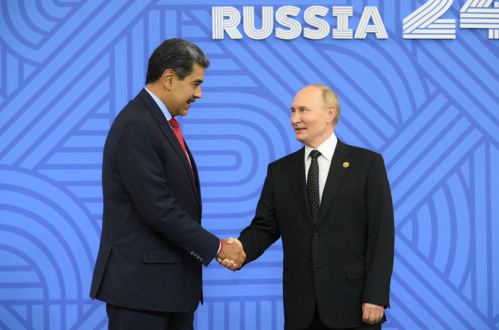 Tổng thống Nga Putin đón lãnh đạo cấp cao các nước dự Hội nghị BRICS - 11 Tổng thống Nga Putin đón lãnh đạo cấp cao các nước dự Hội nghị BRICS - 11